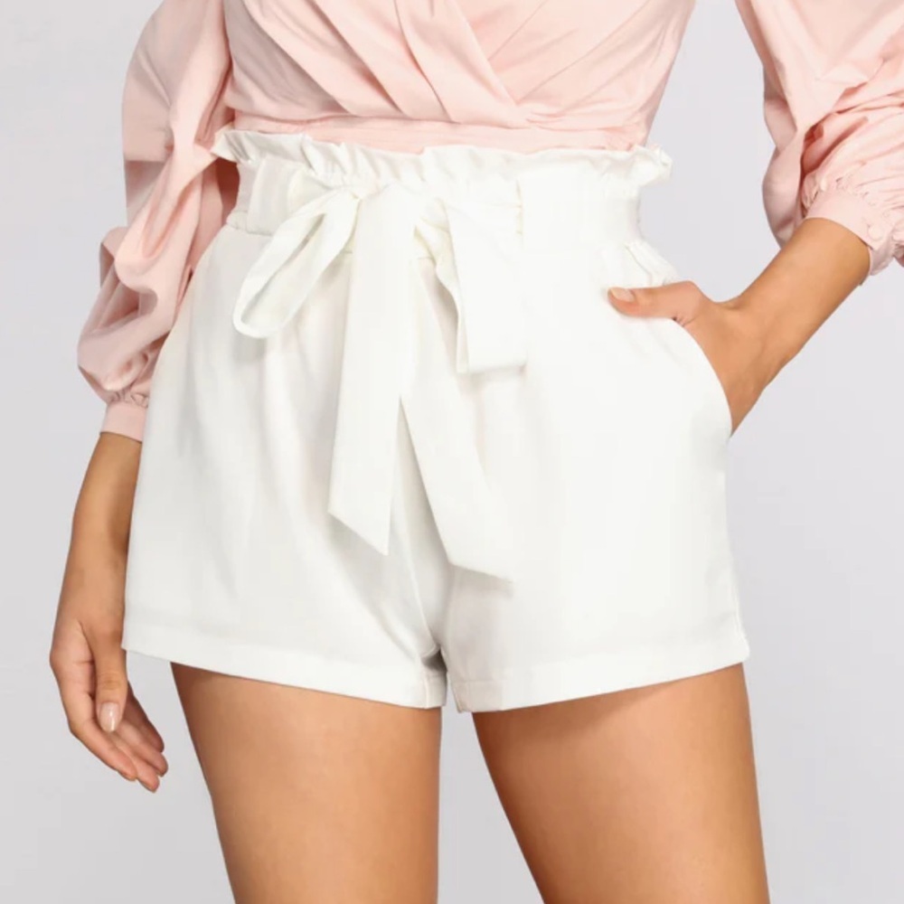 Heartloom White Double Lined Elastic Waist Shorts Size M